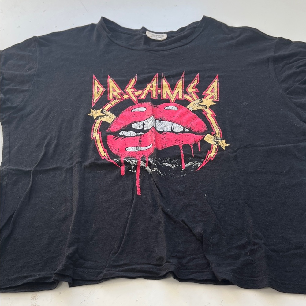 Refined Canvas Medium Dreamer Short Sleeve Graphic Lip Band T Shirt